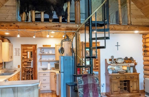 Anchorage Cabin | Lake Log Cabin with Wood-fired Hot Tub