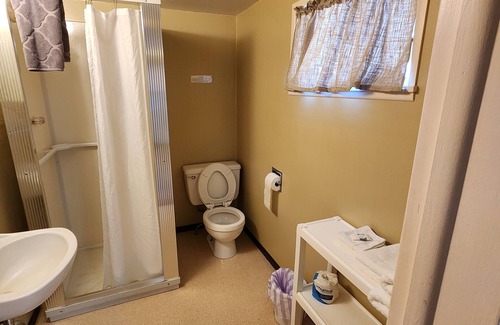 Lemoyne Cabin | Lake Mac Lodge #3 - A welcoming cabin with AC in charming Lemoyne