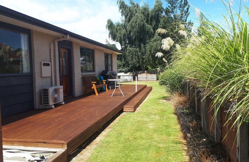 Manapouri House | Lake Manapouri Town House - with WiFi