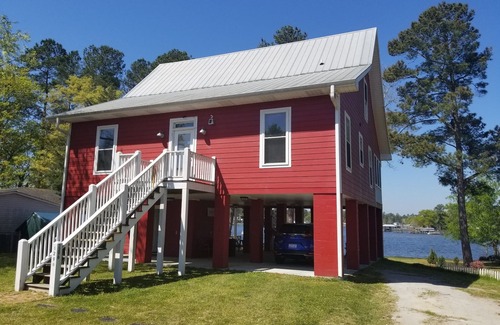 Manning House | Lake Marion's Big Red House. W/Dock and Kayaks. Pet Friendly please read policy
