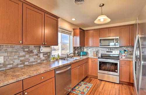 Lonergan House | Lake McConaughy Getaway w/Patio - Walk to Beach
