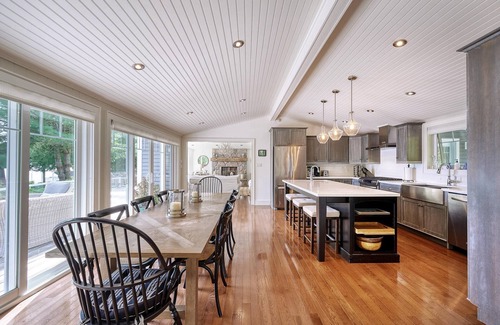 Muskoka Lakes Cottage | Lake Muskoka, 6 bdrm, 5 bath, level land, sandy beach, sauna, coach house!