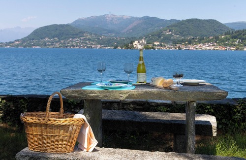 San Maurizio d'Opaglio Apartment | Lake Orta family retreat with lakefront garden