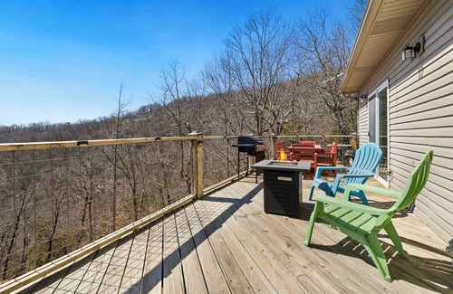 Lost Bridge Village House | Lake Overlook-Gorgeous Beaver Lake Views-Game Room