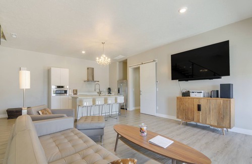 Big Water Villa | Lake Powell Sunrise Villa by Antelope Canyon - Firepit, Stargazing & Scenic View