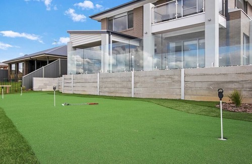 Yarrawonga House | Lake Resort on Black Bull