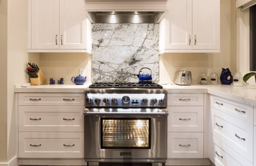 Minett Cottage | Lake Rosseau escape: vibrant fall colours, stunning views and luxury new build.
