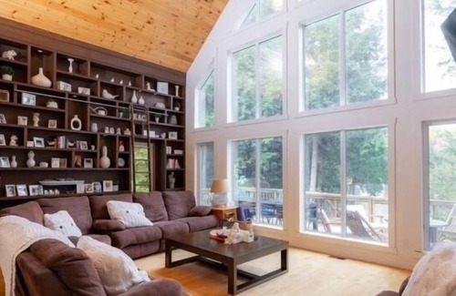 Muskoka Lakes Cottage | Lake Rosseau, Muskoka Waterfront 6bedroom. Large wrap around deck.