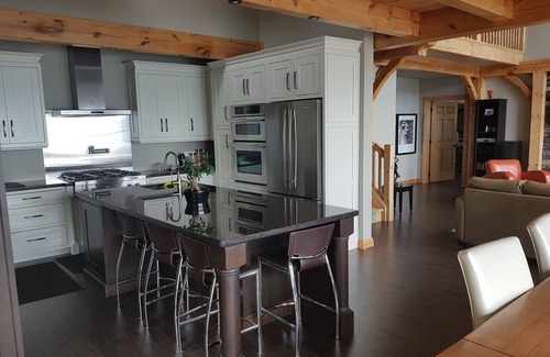 Oro Station Cottage | Lake Simcoe Very Rare Southern Exposure Timberframe Waterfront With Hot Tub