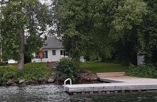 Innisfil Cottage | Lake Simcoe Waterfront Cottage-Private Dock, Renovated