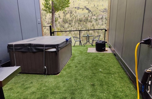Madras House | Lake Simtustus Resort Crown Point Tiny Home #12 - Hot Tub