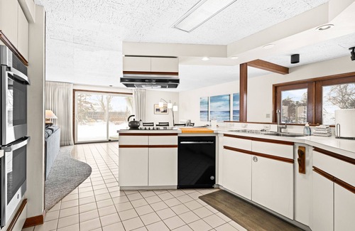 Park Point House | Lake Superior Beach House: Kayaks Provided