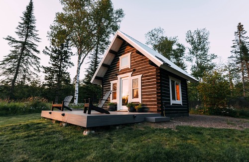 Grand Marais Cabin | Lake Superior Views w/Sauna - Near GM + Dog Friendly. 1min Walk to Beach.