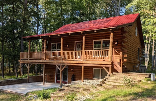 Kalkaska Cabin | Lake Valley Lodge-Northern Michigan Log Cabin!