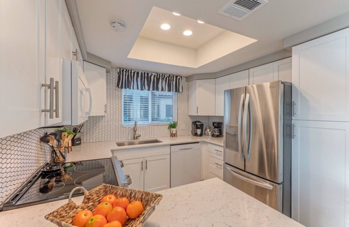 Chandler Condo | LAKE View Condo: Comm Htd POOL, Spa, Pickleball Cts, King Beds & TVs Both BRs