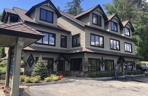 Bolton Landing Apartment | Lake view , Cozy One Bedroom! Walk to Beach and Town!