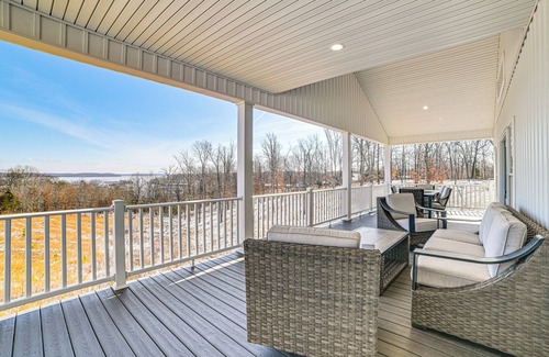 Grand Rivers House | Lake View + Deck: Group Getaway in Grand Rivers!