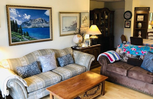 East Kootenay House | Lake View House - Steps Away From Windermere Beach