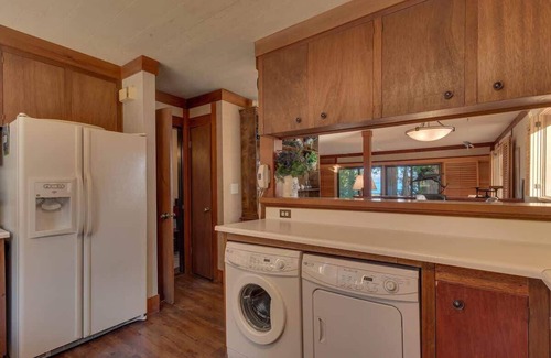 Tahoe Sierra Estates House | Lake View|Pier|Bouys|Pickleball|Walk to town