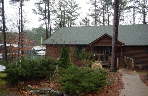 Mount Ida Cottage | Lake view three bedroom, three bath Harbor North luxury cottage with private hot tub overlooking Lake Ouachita. by RedAwning