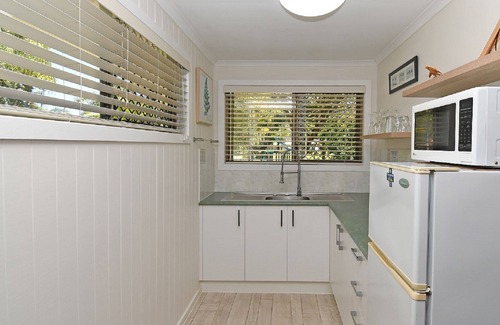 Urangan Cabin | Lake View Villa - Close to the beach