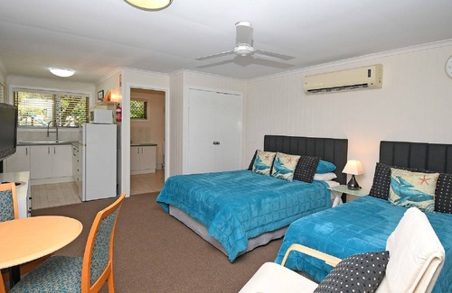 Urangan Cabin | Lake View Villa - Close to the beach