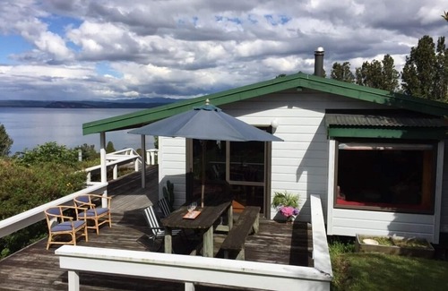 Omori House | Lake views, boating, skiing and hot pools
