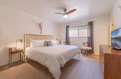 Kings Beach House | Lake Views, Pet-Friendly Cabin with Hot-Tub in King's Beach