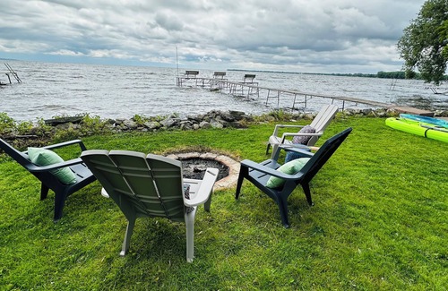 Fox Crossing Cottage | Lake Winnebago Getaway!