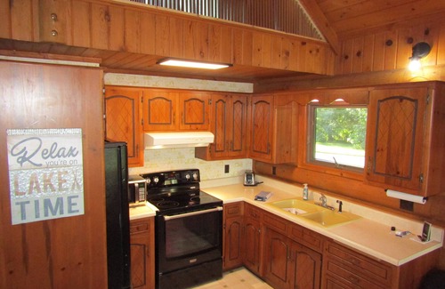 Chilton House | Lake Winnebago waterfront 3 bedroom Log home on a private lot with a great view!