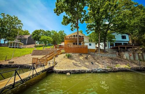 Gravois Mills House | Lakefront-4bd2badockfirepitdecks-sleeps 10pp