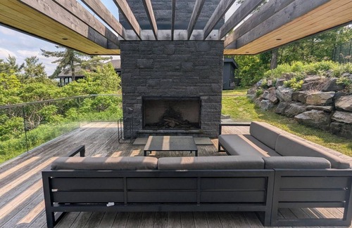 Gravenhurst Cottage | Lakefront 5 Bedroom + 5 bathroom Cottage w/Boat on Miller Island Muskoka