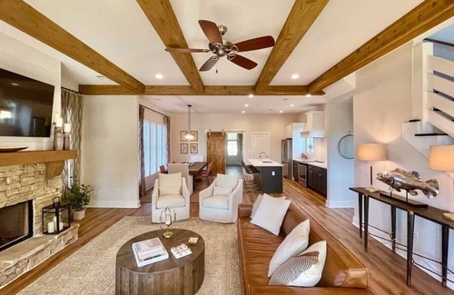 Dadeville House | Lakefront 5BR House w/Porch & Amazing View