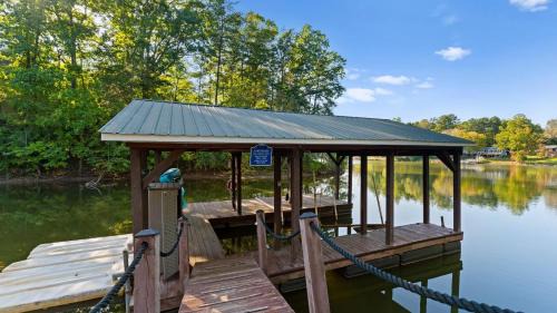 Denver House | Lakefront 6BDR Priv Dock Game Room Firepit Jakes Lake House by Avantstay