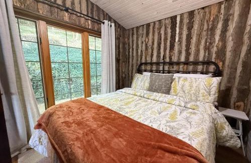 Camdenton House | Lakefront Cabin-4bd3badockhottubfirepitkayaks