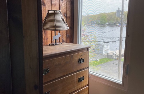 Lake Hopatcong House | Lakefront cabin with dock slip