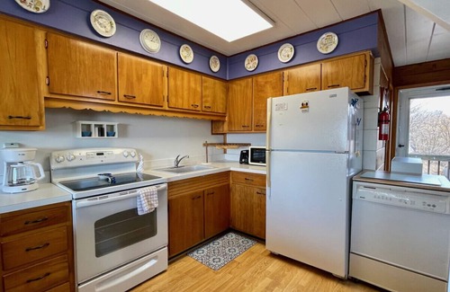 Stevensville House | Lakefront Chalet #27 w/Beach Access, Pools, Sport Courts, Fishing Pond & more!