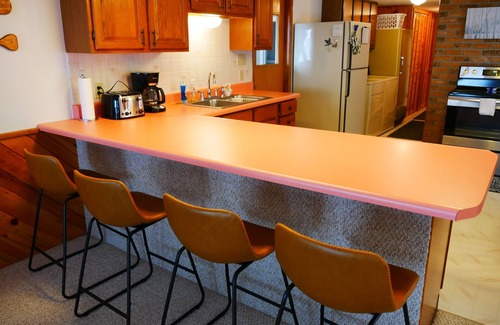 Curtis Cottage | Lakefront Cottage-2Bdr-1.5Bth-Sleeps 6