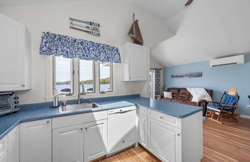 Laconia Cottage | Lakefront Cottage on Winnipesaukee!