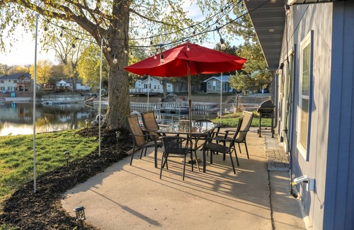 LaPlatte I House | Lakefront Cottage