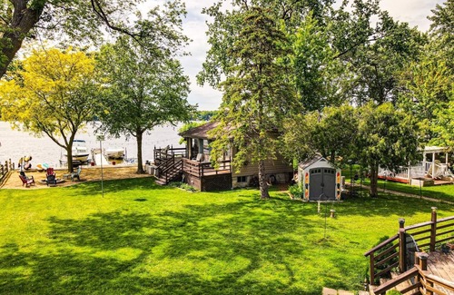 Fox Lake Cottage | Lakefront Cottage with Gorgeous Sunsets