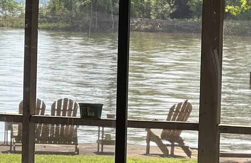Scottsboro House | LAKEFRONT FISHING YEAR AROUND! LAKE GUNTERSVILLE COTTAGE!