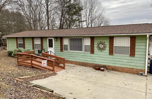 Lake Norman of Catawba House | Lakefront Getaway on Lake Norman NC, 3 bdr 2 bath