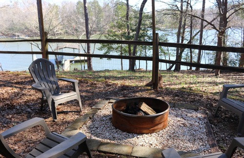 Westminster Cabin | Lakefront Hartwell- 3bed/2Bath cozy lakefront house/cabin - sleeps 10
