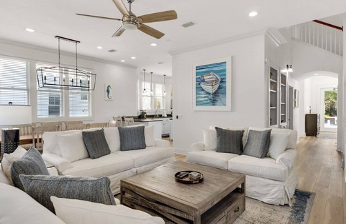 Sunnyside House | Lakefront Haven in Carillon Beach