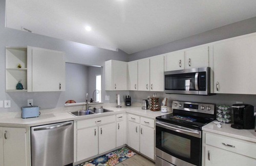 Venice House | Lakefront Home In Venice - Close To Beaches