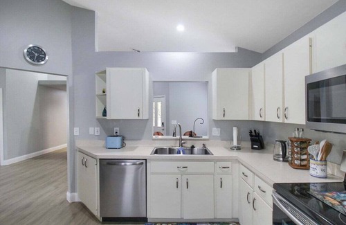 Venice House | Lakefront Home In Venice - Close To Beaches