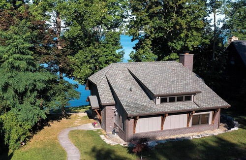Town of Owasco House | LAKEFRONT HOME ON WATERS EDGE