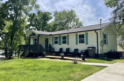 Gallatin House | Lakefront Home w/Dock on Old Hickory Lake