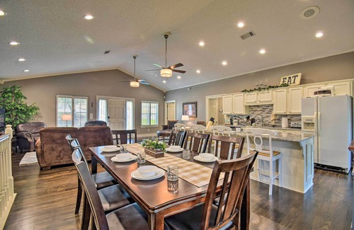 Piney House | Lakefront Home w/Private Dock in Hot Springs!